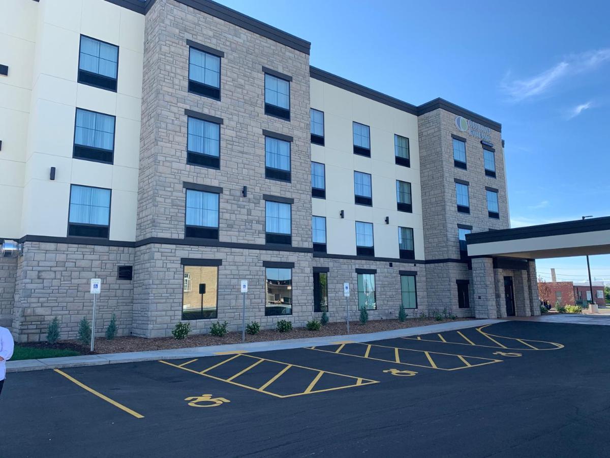 Cobblestone Hotel & Suites - Two Rivers מראה חיצוני תמונה