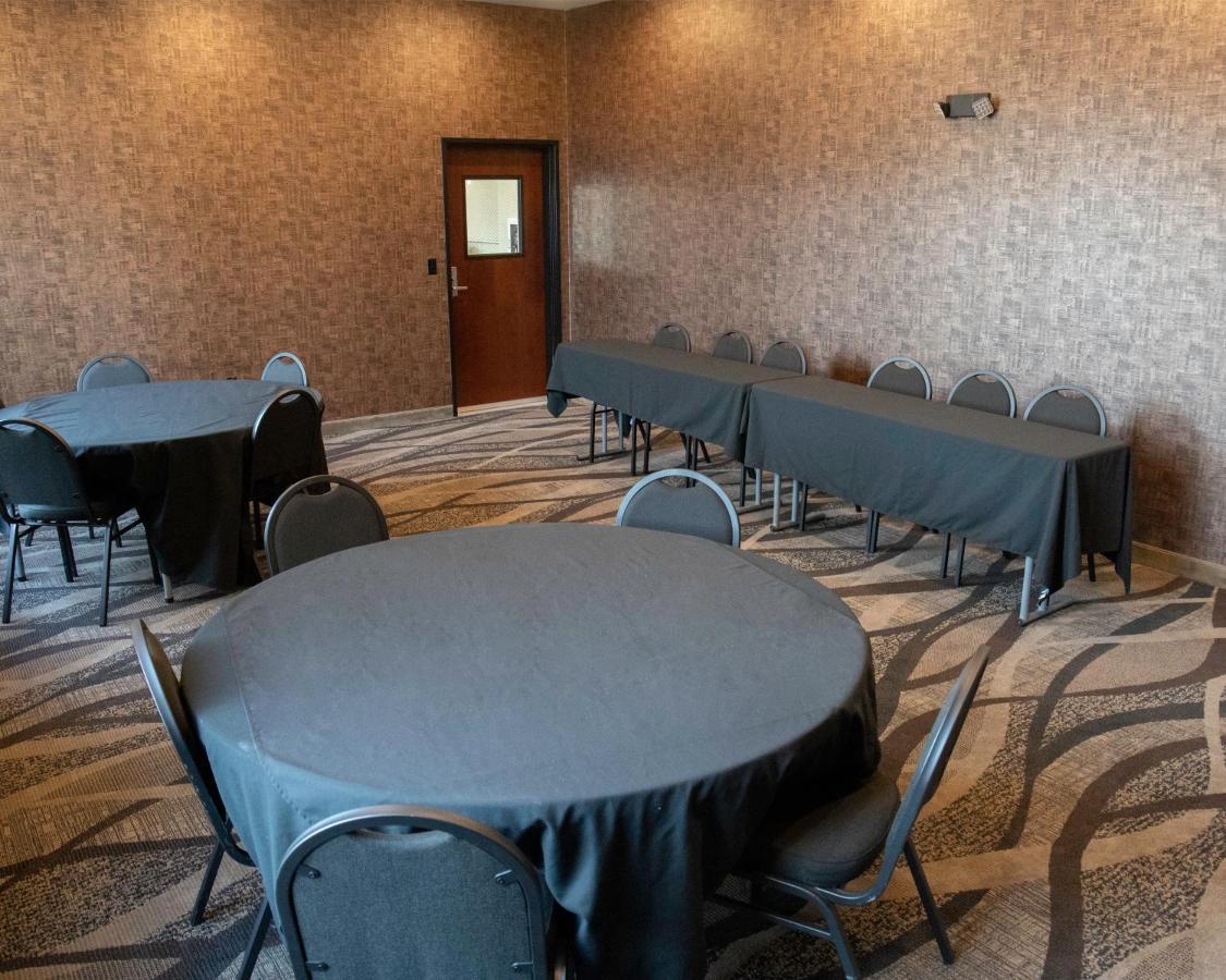 Cobblestone Hotel & Suites - Two Rivers מראה חיצוני תמונה