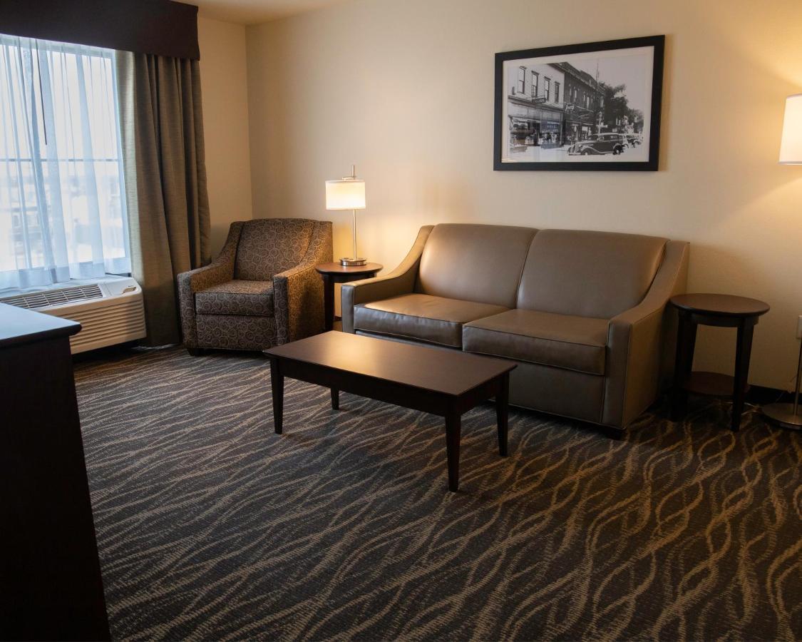 Cobblestone Hotel & Suites - Two Rivers מראה חיצוני תמונה