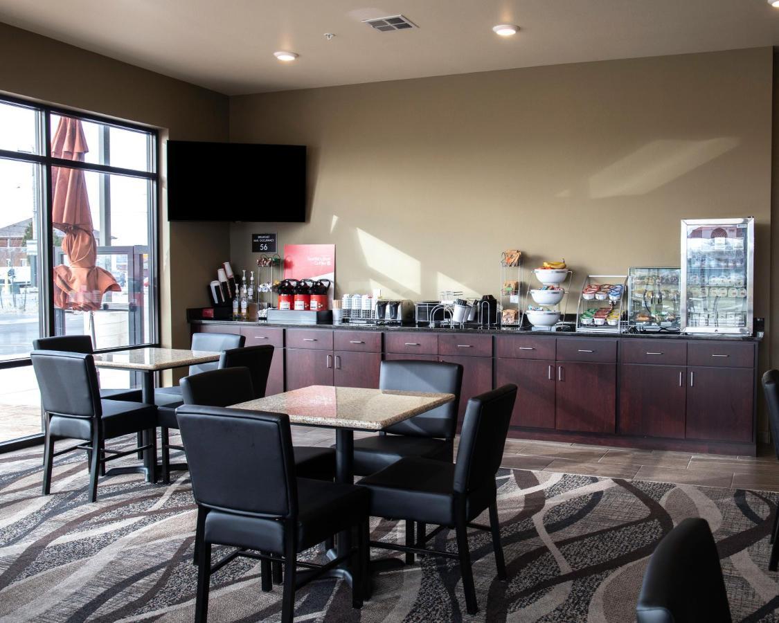 Cobblestone Hotel & Suites - Two Rivers מראה חיצוני תמונה